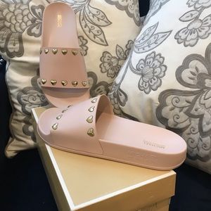 NIB Micheal Kors baby pink sides with gold hearts